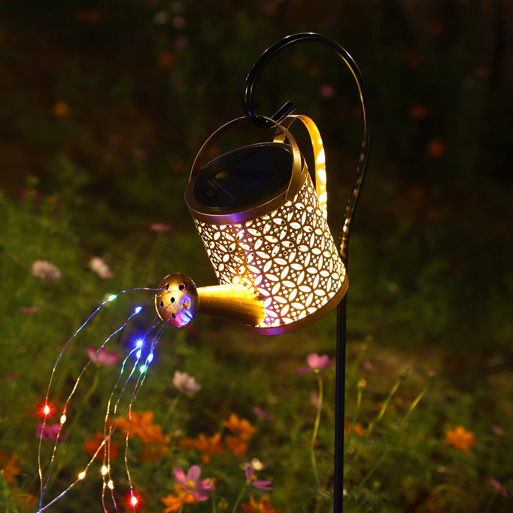 Solar-Gartenleuchte „Eisen-Kanne“ – Kreative Hohl-Wasserfluss Lampe für Rasen & Outdoor-Deko