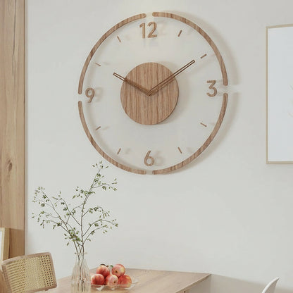 Moderne leise Wanduhr aus Holz