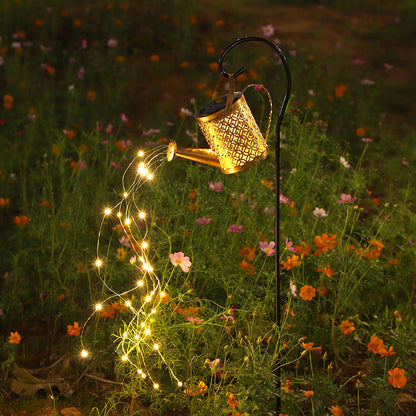 Solar-Gartenleuchte „Eisen-Kanne“ – Kreative Hohl-Wasserfluss Lampe für Rasen & Outdoor-Deko