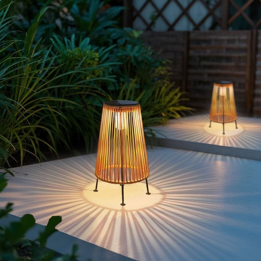 Solar-Gartenlaterne – Wasserdichte LED Rattan-Lampe für Außenbereich & Villa-Garten